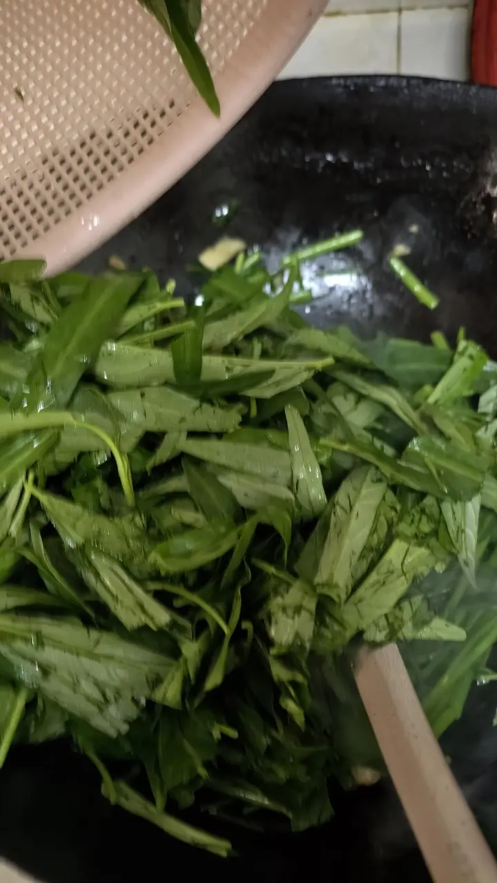 蒜蓉炒空心菜 第 9 步