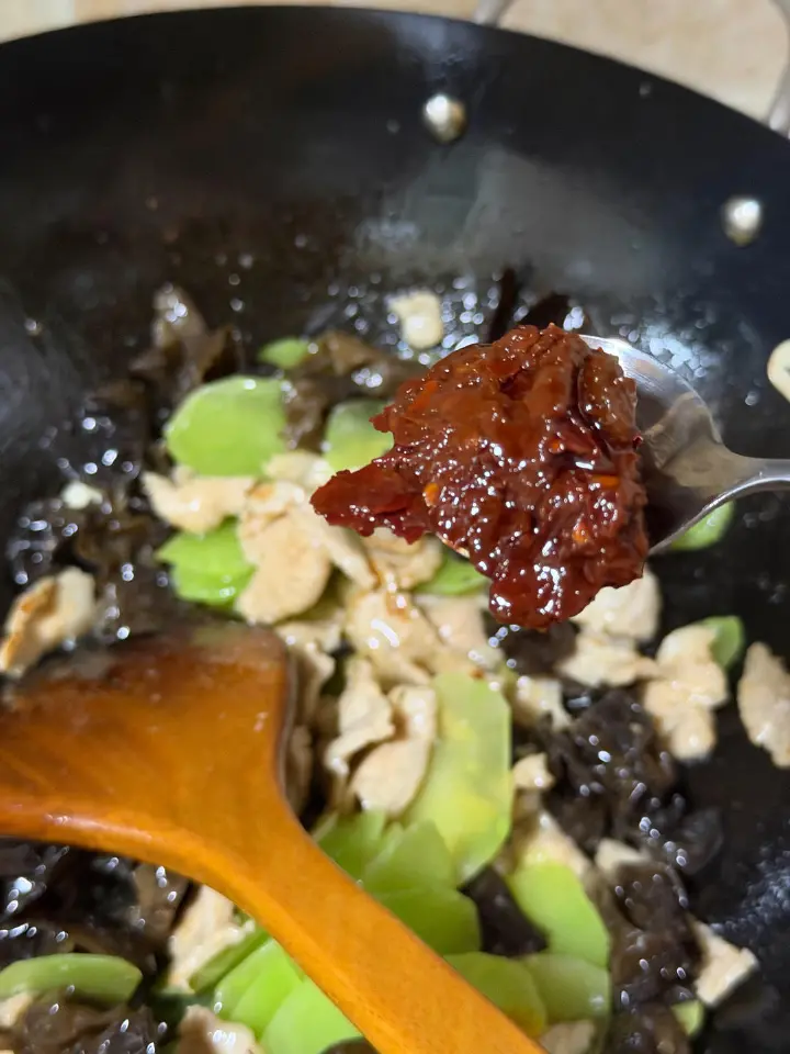 莴笋木耳炒肉片 第 20 步
