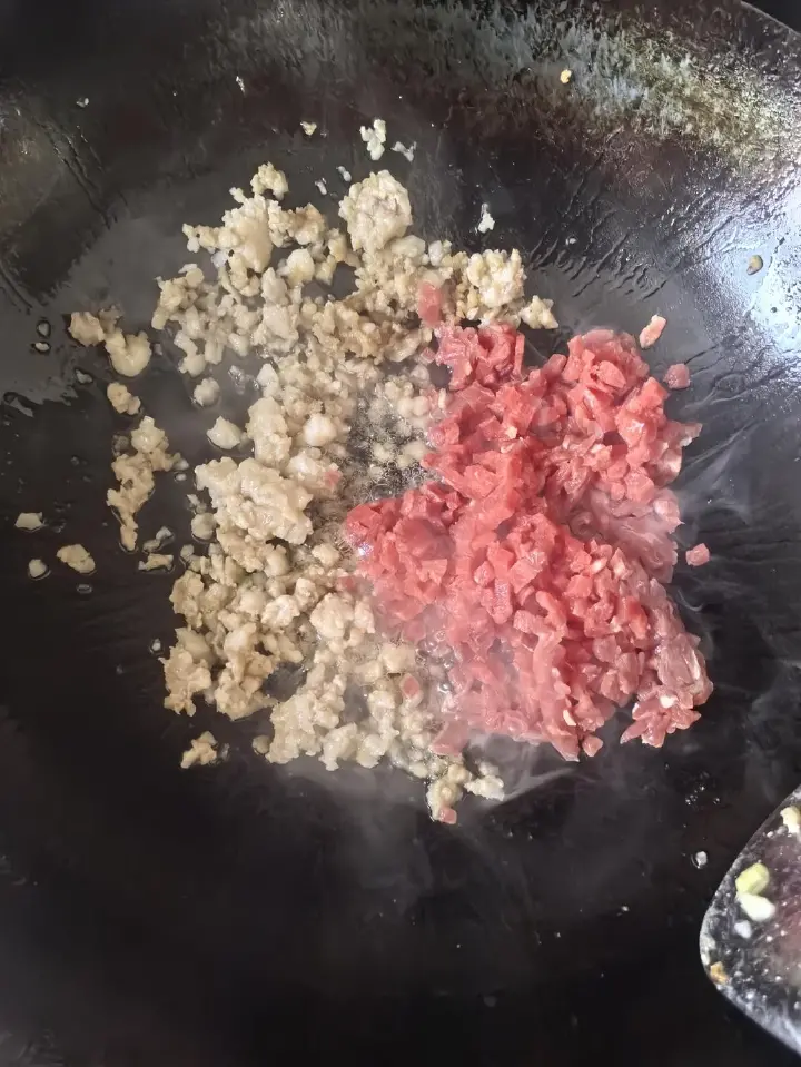 蒜苔炒肉粒 第 3 步