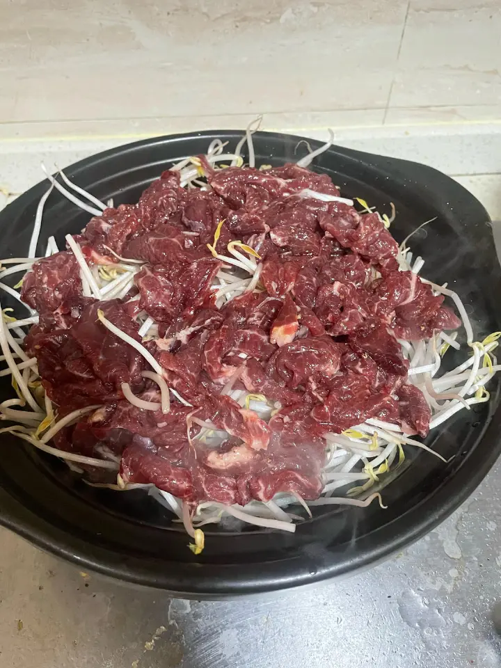豆芽焖牛肉 第 2 步