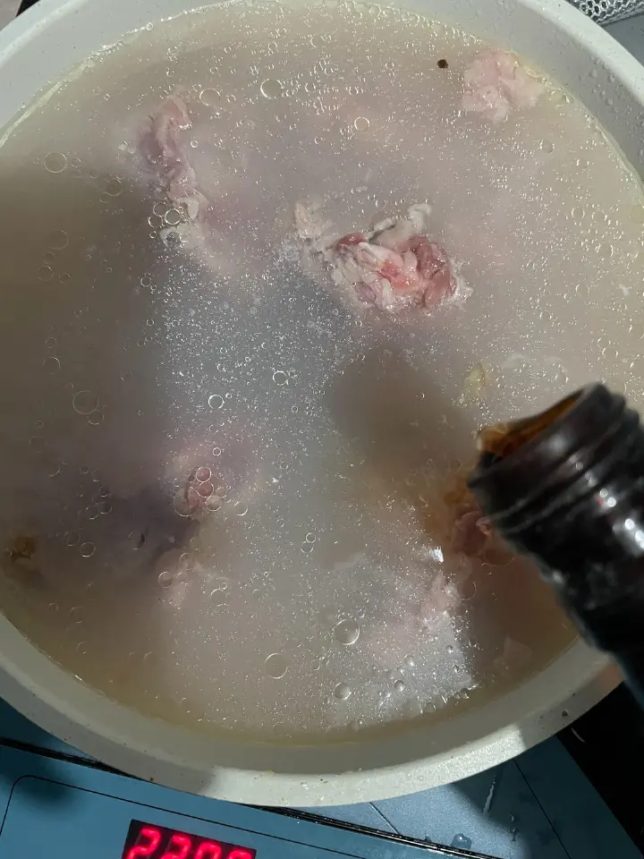 菌菇筒子骨汤 第 4 步