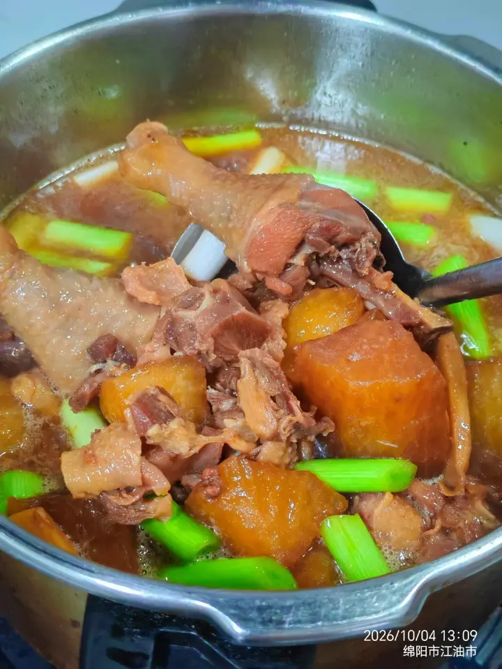 萝卜炖风干鸡 第 12 步