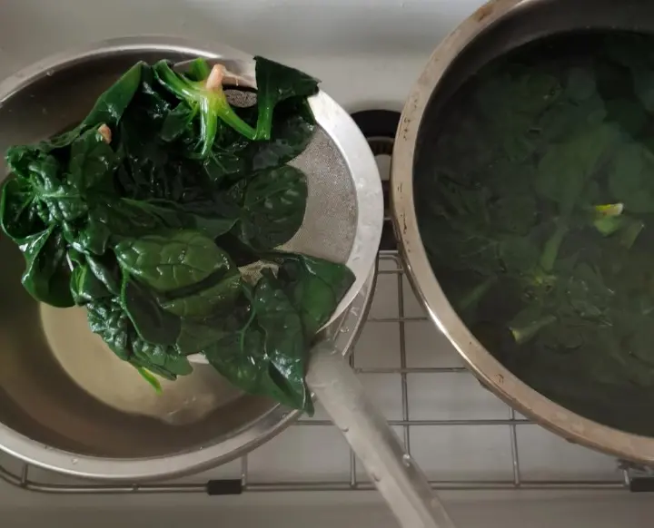 菠菜炒鸡蛋 第 4 步