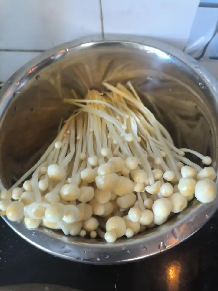 金针菇肥牛 第 1 步