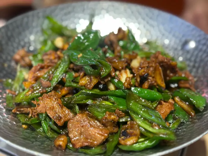 辣椒炒肉 第 1 步