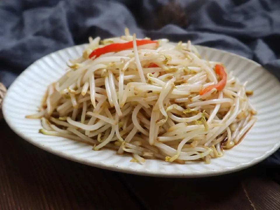 醋溜绿豆芽成品图