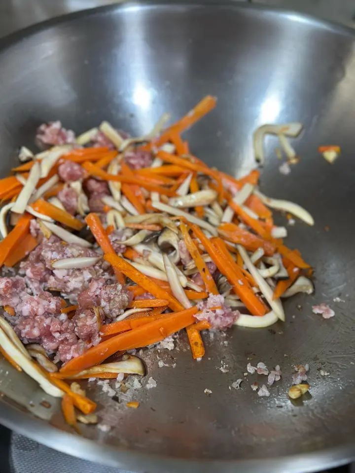 杏鲍菇木耳豆角炒蛋 第 10 步