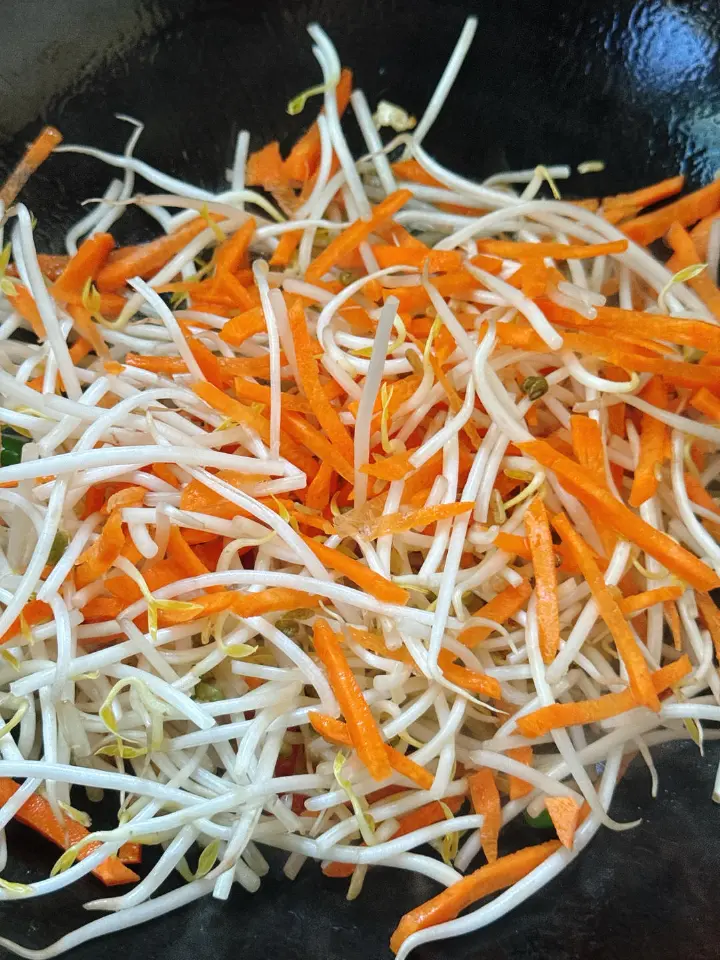 木耳豆芽炒鸡蛋 第 7 步