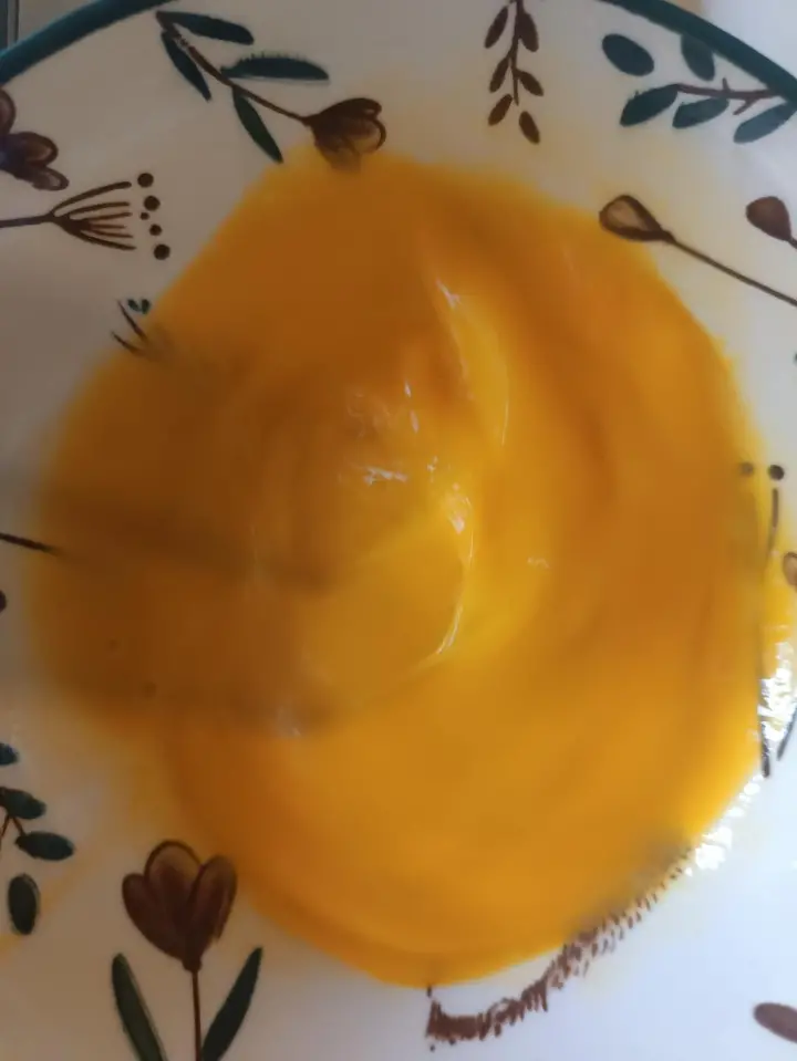 白参菌炒鸡蛋 第 4 步