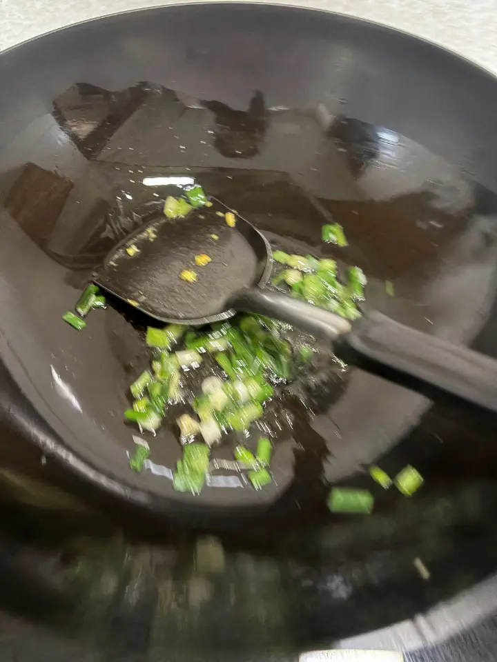 绿豆芽粉条炒鸡蛋 第 5 步