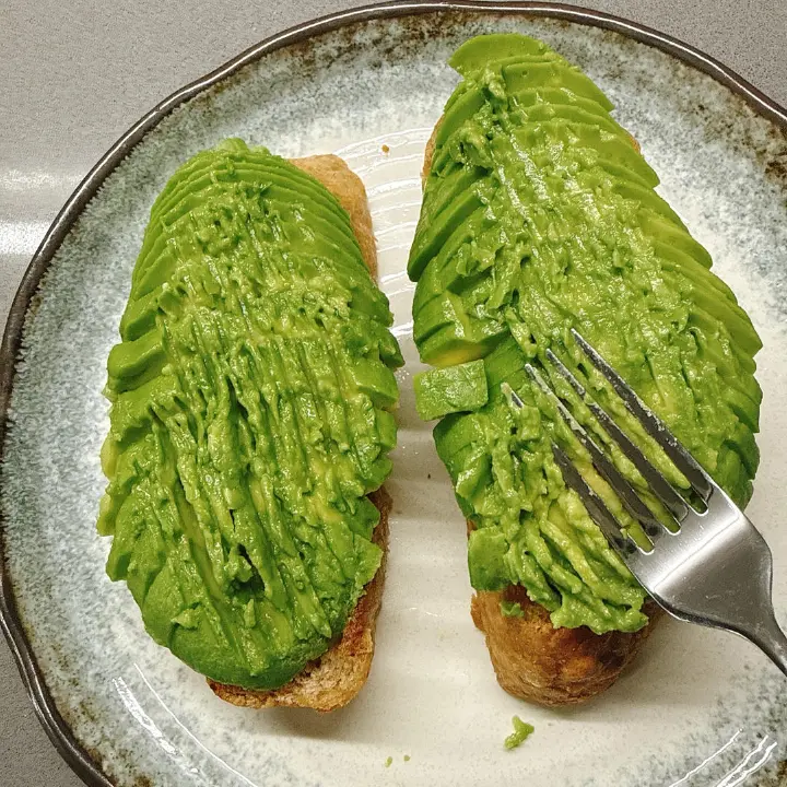 滑蛋牛油果三明治 第 6 步
