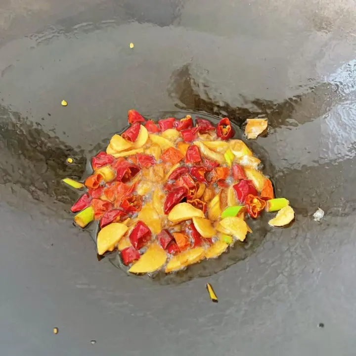 炝炒红薯叶茎杆 第 5 步