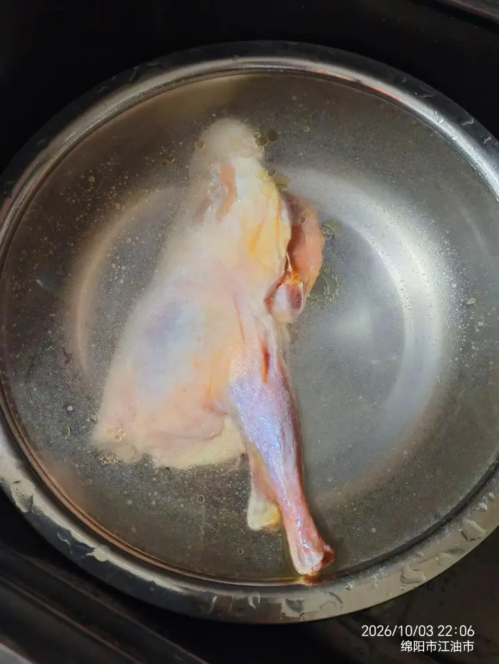 萝卜炖风干鸡 第 1 步
