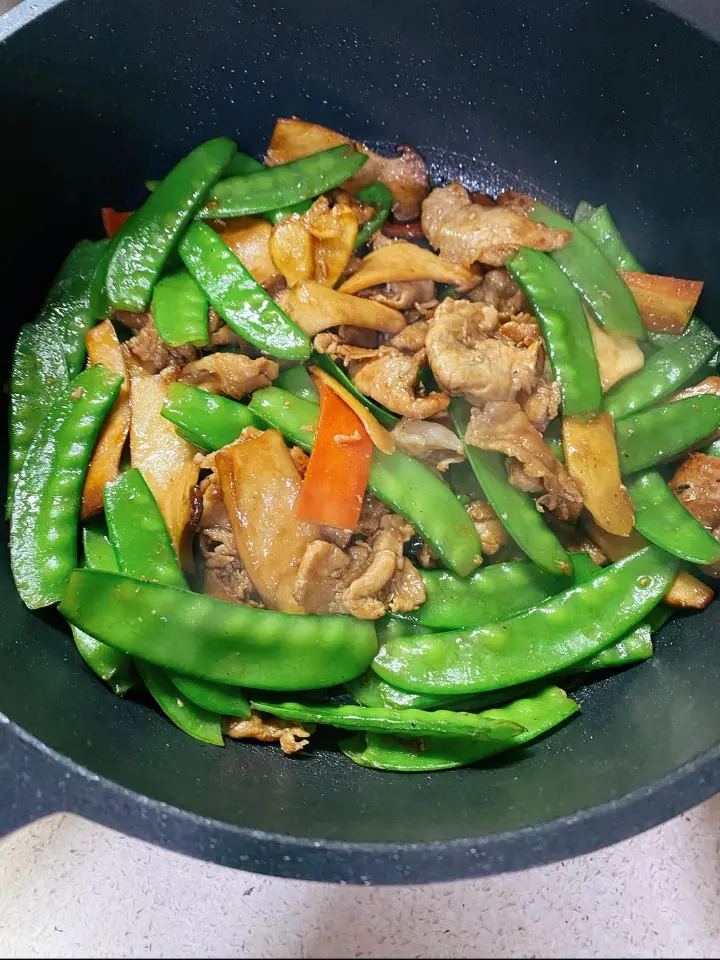 瘦肉杏鲍菇炒荷兰豆 第 10 步