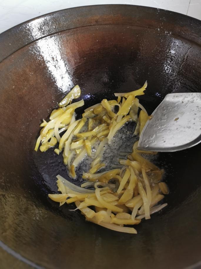 茭白肉丝小炒 第 7 步