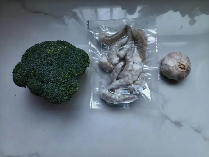 虾仁炒西兰花 第 1 步