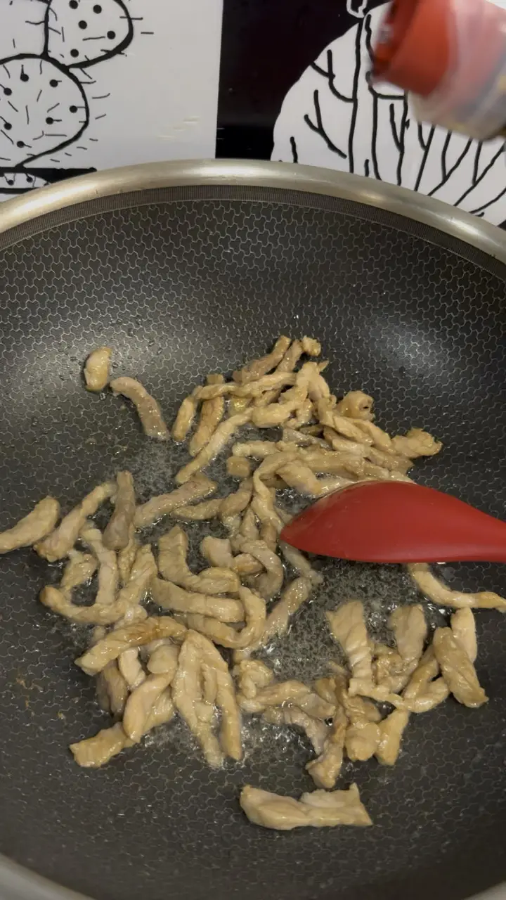 黄豆芽炒肉丝 第 1 步