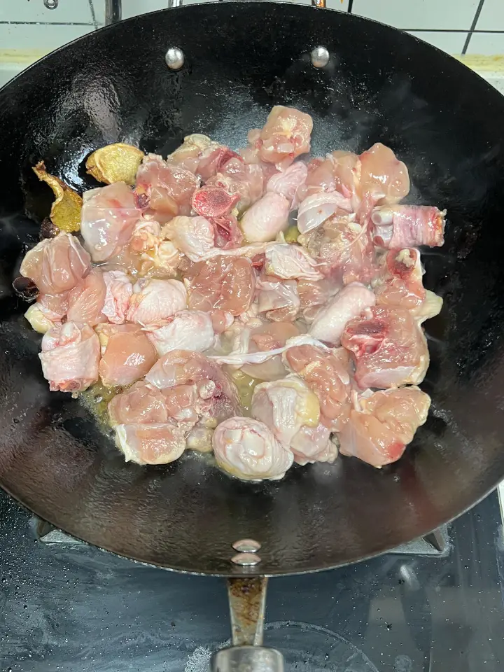榛蘑土豆青椒炒鸡块 第 3 步