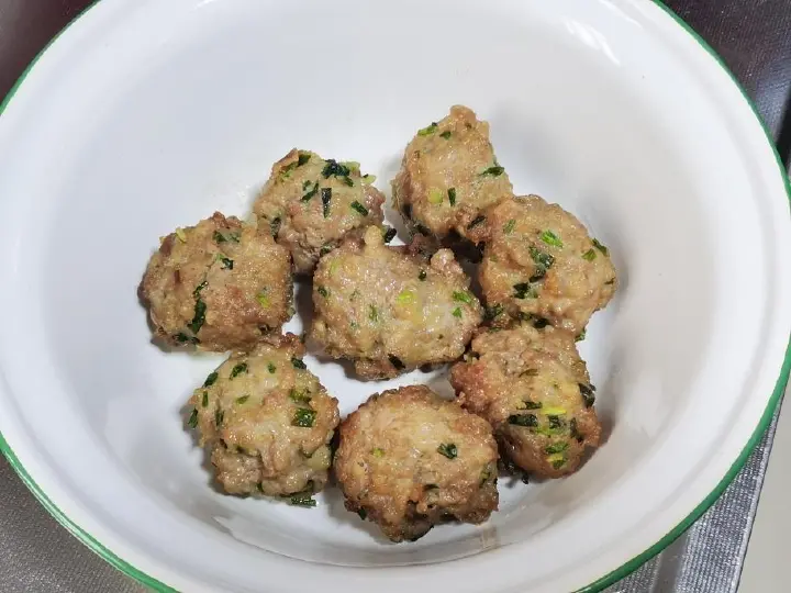 香葱小肉圆 第 9 步