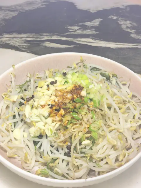 油炝百叶拌豆芽