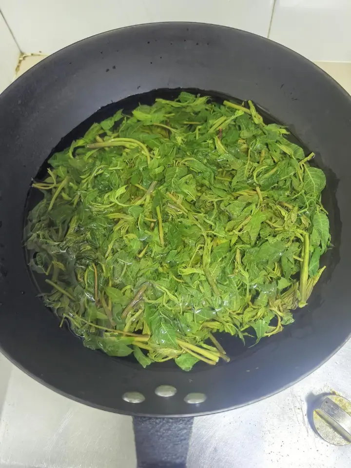 香椿炒鸡蛋 第 1 步