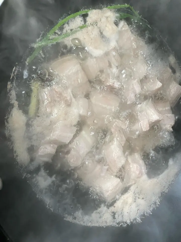 青萝卜腐竹红烧肉 第 3 步