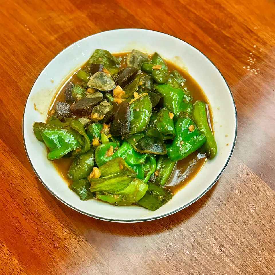 青椒炒松花蛋成品图