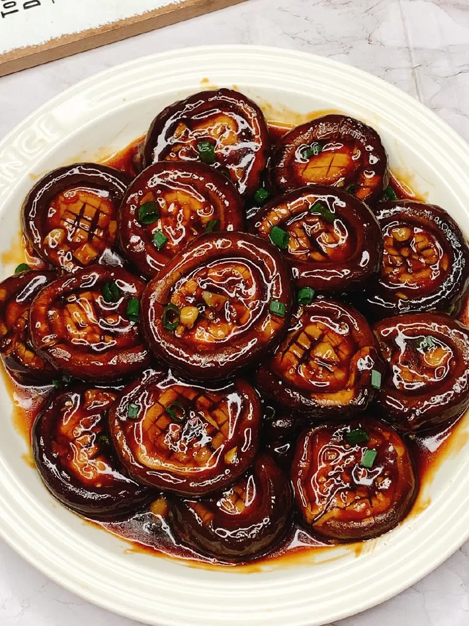 蒜香煎香菇成品图