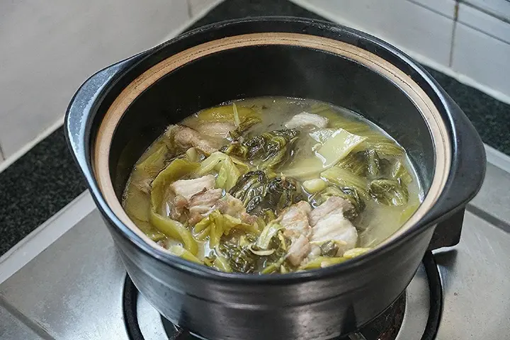 酸菜炖五花肉 第 8 步