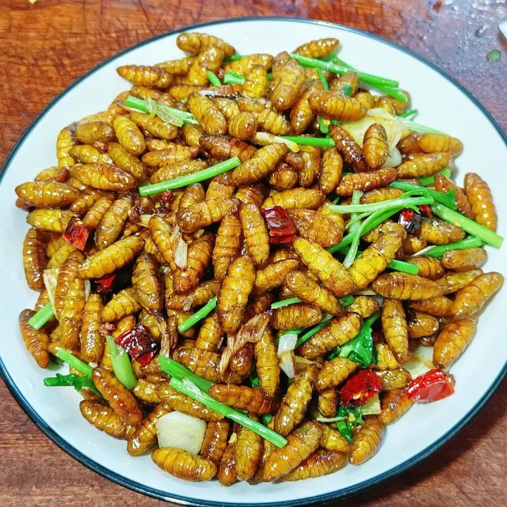 辣炒蚕蛹 第 4 步