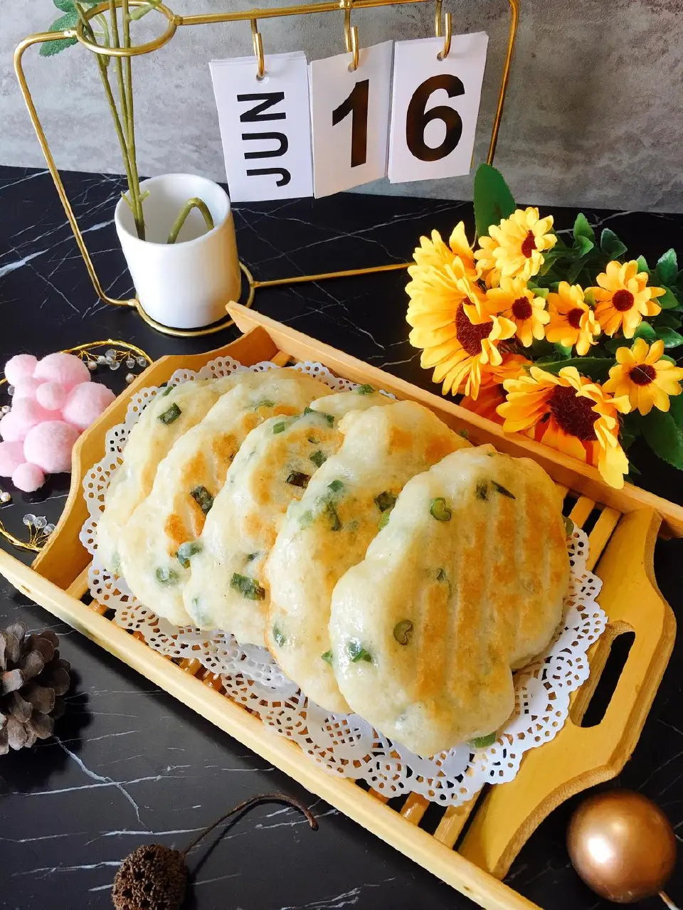 葱花发面饼成品图