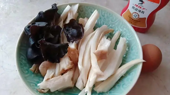酸辣凉拌杏鲍菇木耳 第 1 步