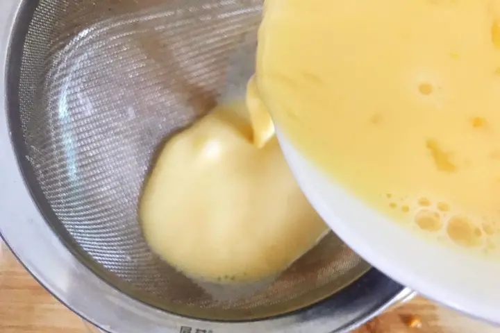 贝贝南瓜蒸蛋 第 9 步