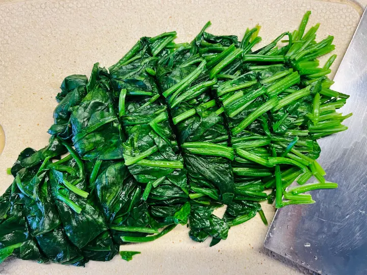奶油菠菜蘑菇大虾意面 第 5 步