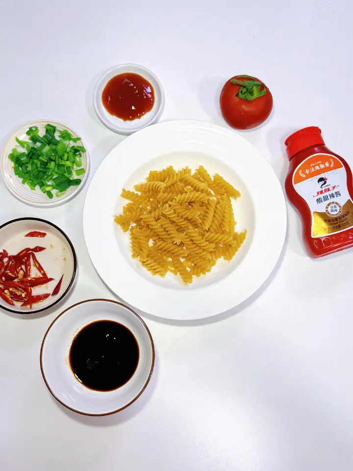 电饭锅香辣番茄意面 第 1 步