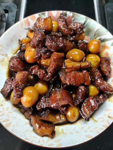 鹌鹑蛋鲍鱼红烧肉