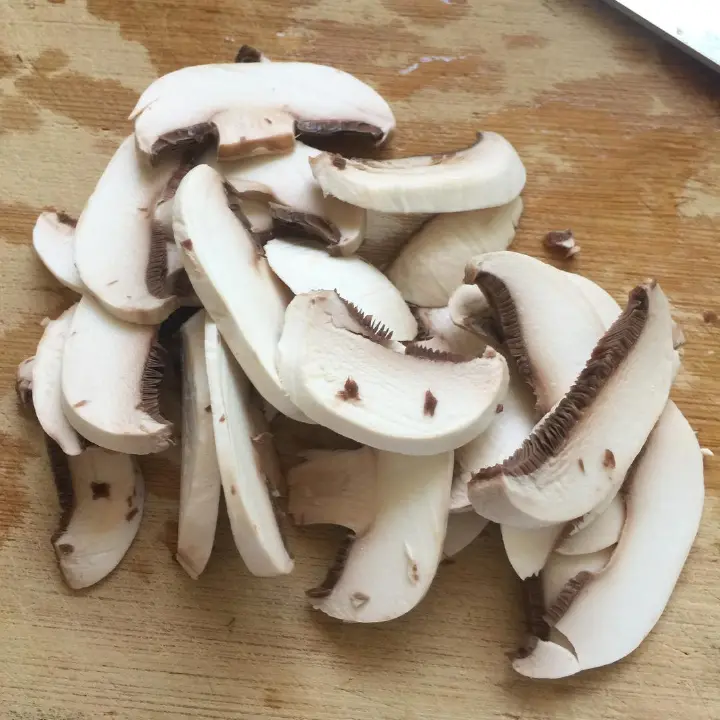 牛奶版奶油蘑菇汤 第 1 步