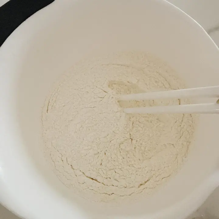家常烫面卷饼皮 第 2 步