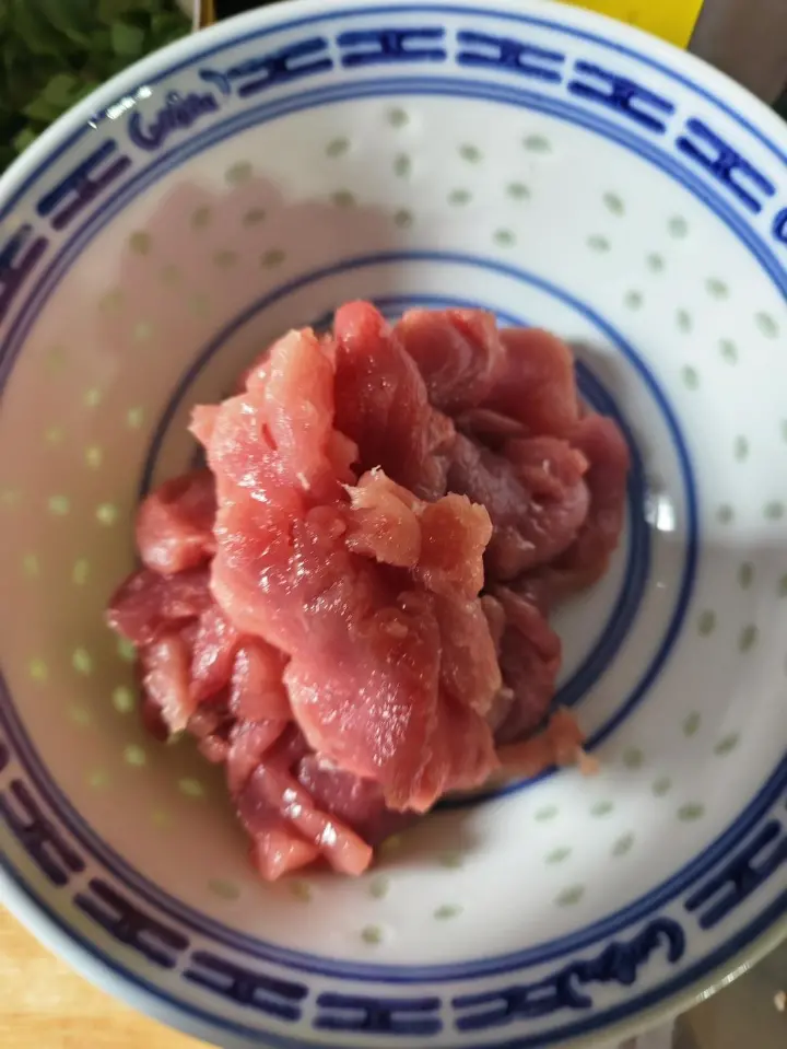 青蒜炒肉片 第 2 步