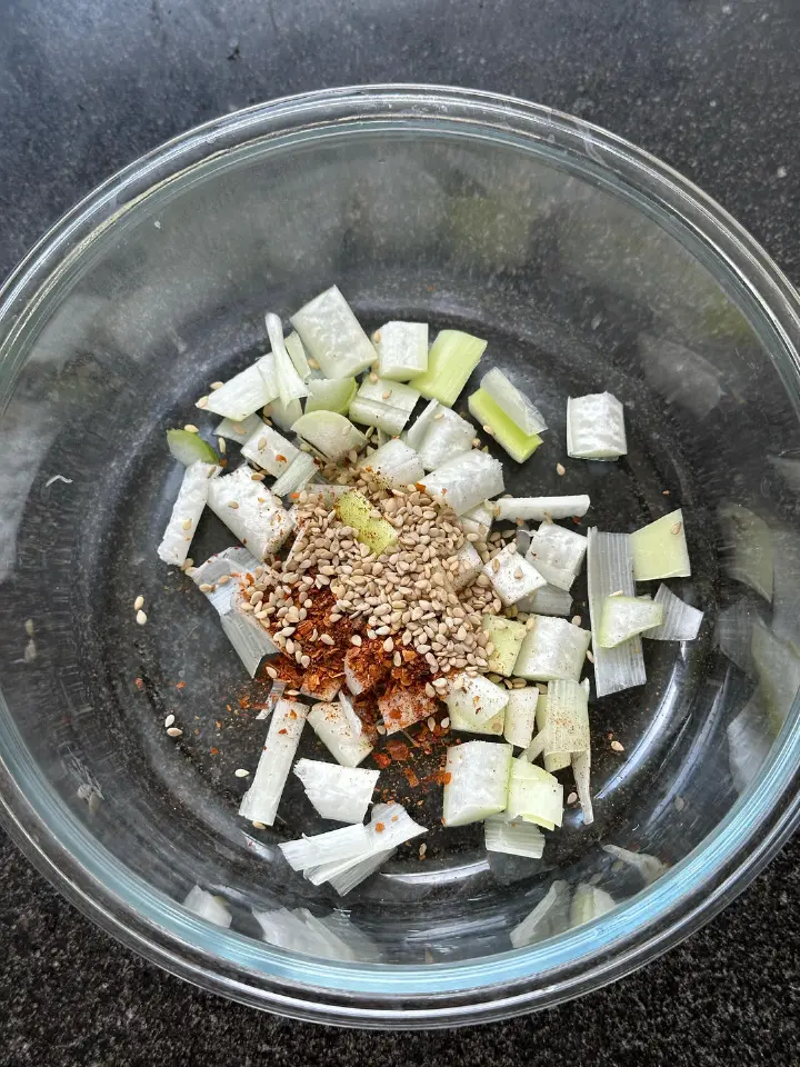 茄子皮蛋拌面 第 5 步
