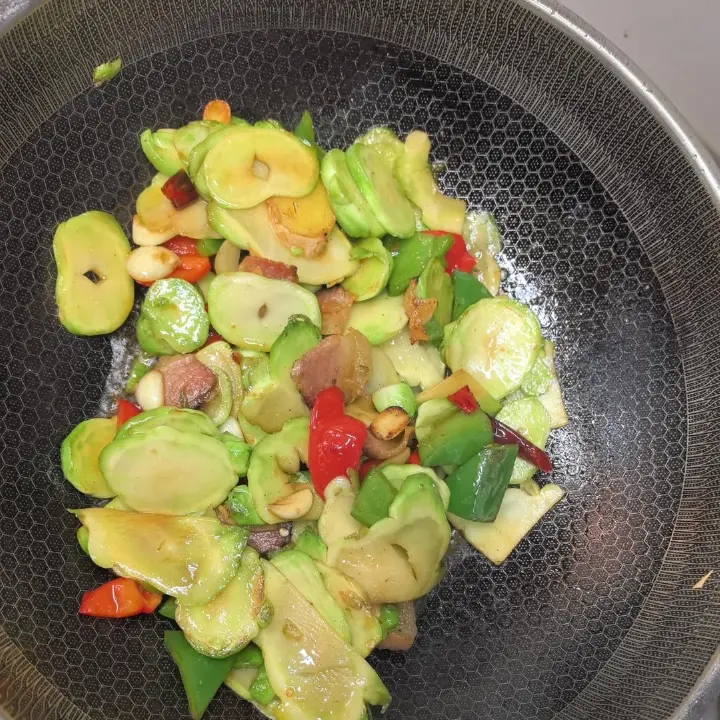 儿菜炒腊肉 第 6 步