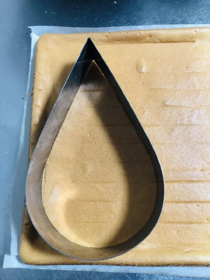 圣诞老人草莓奶油蛋糕 第 2 步