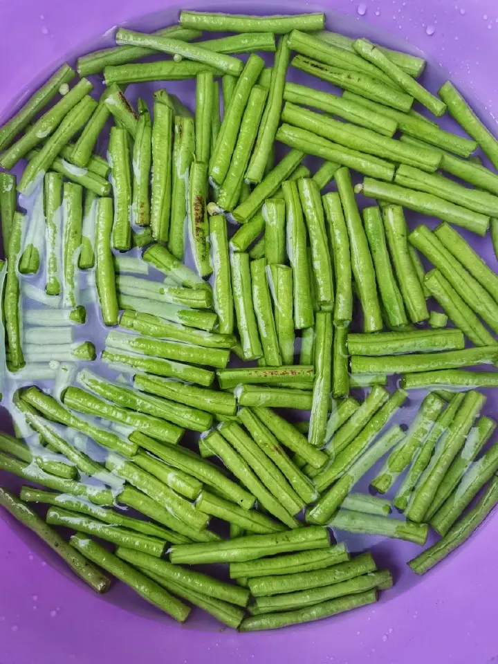 腊肠炒豆角 第 1 步