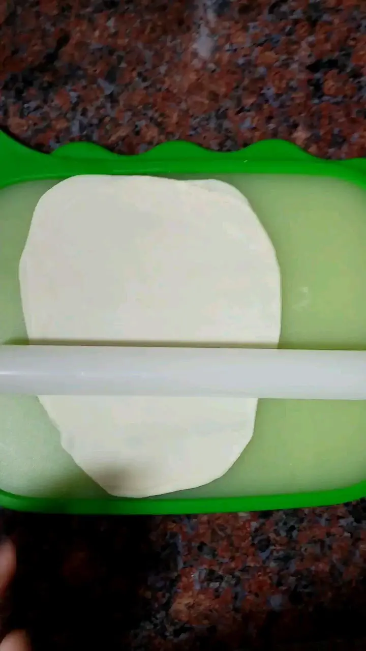 饺子皮葱油饼 第 2 步
