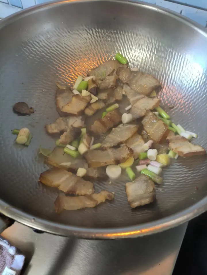 胡萝卜炒腊肉 第 8 步