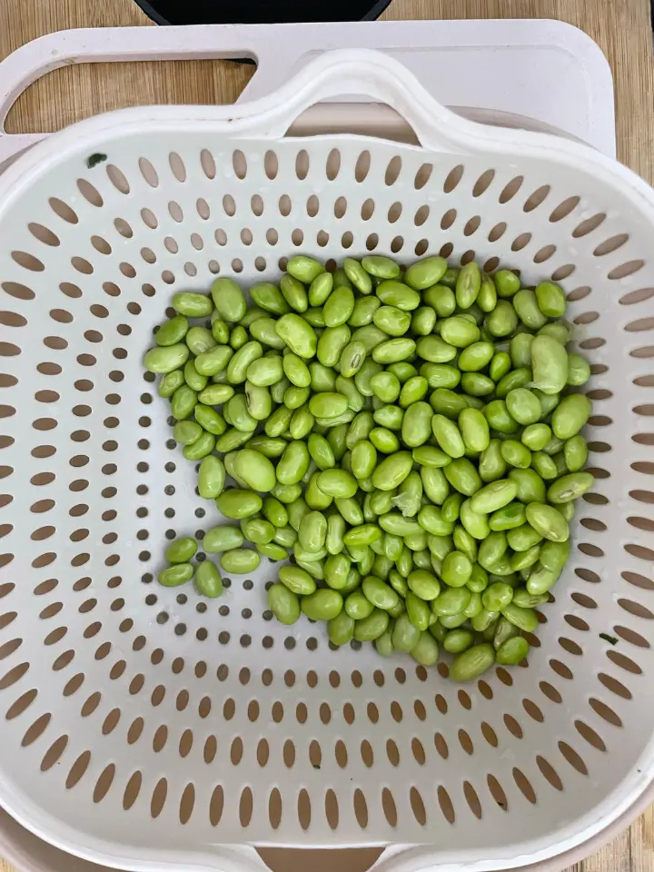 毛豆咸菜炒豆干 第 2 步