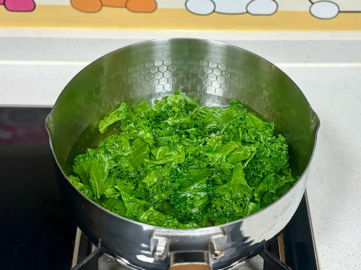 羽衣甘蓝拌虾仁千禧果 第 3 步