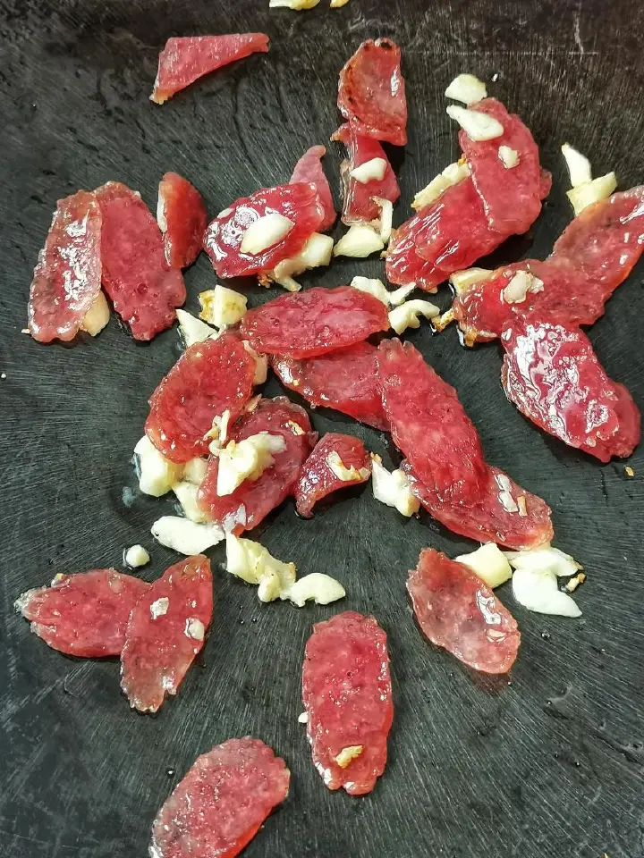 腊肠炒豆角 第 4 步