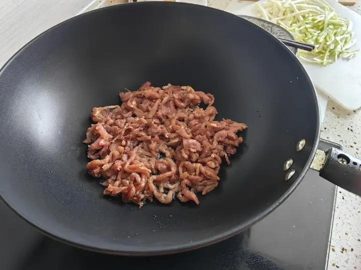 韭黄炒肉丝 第 4 步