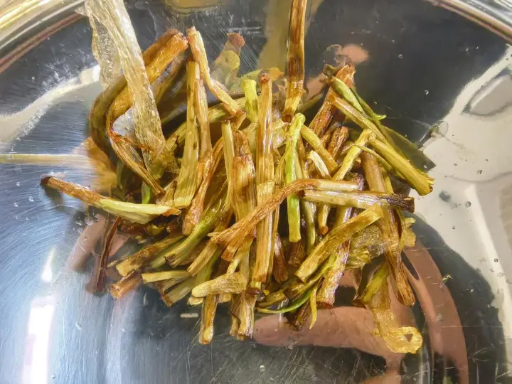 葱油焖鸡 第 4 步